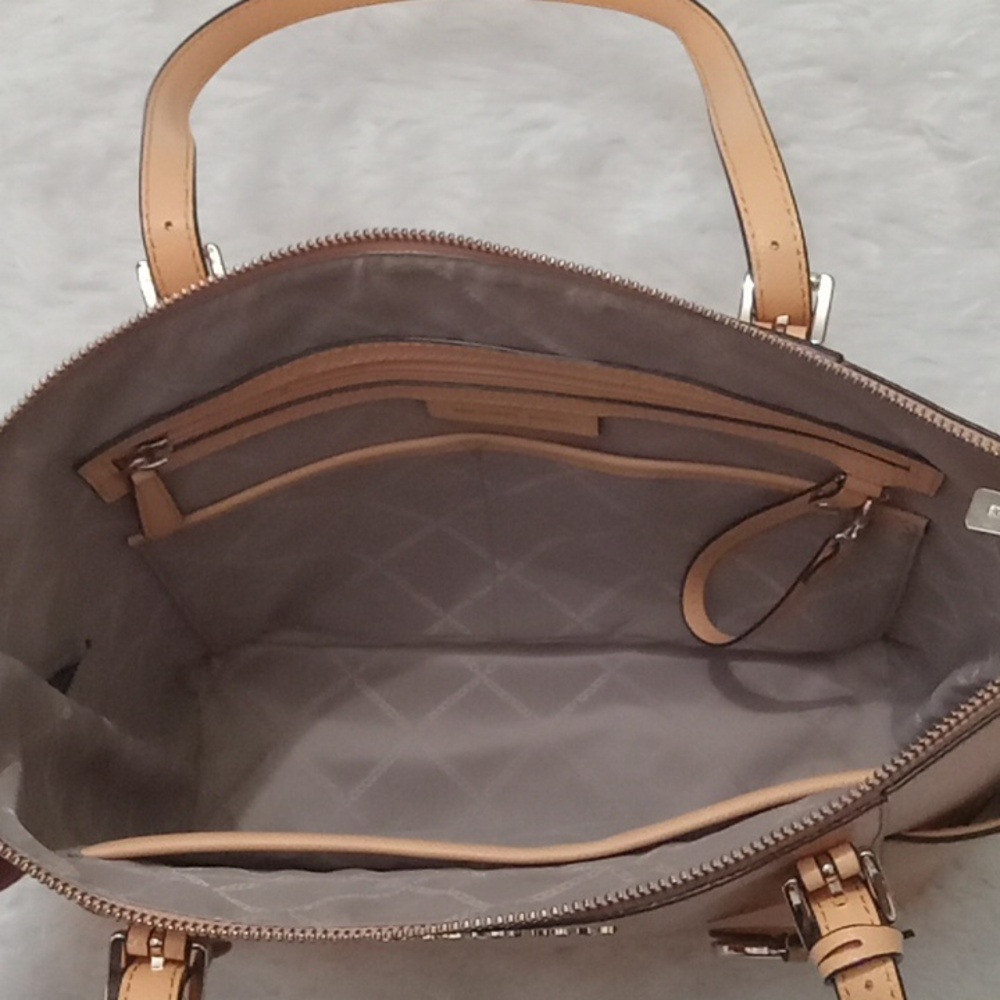 Michael Kors Jet Set Large Tote Bag - Picture 10 of 14